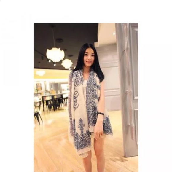 Scarf - Picture 2 of 6